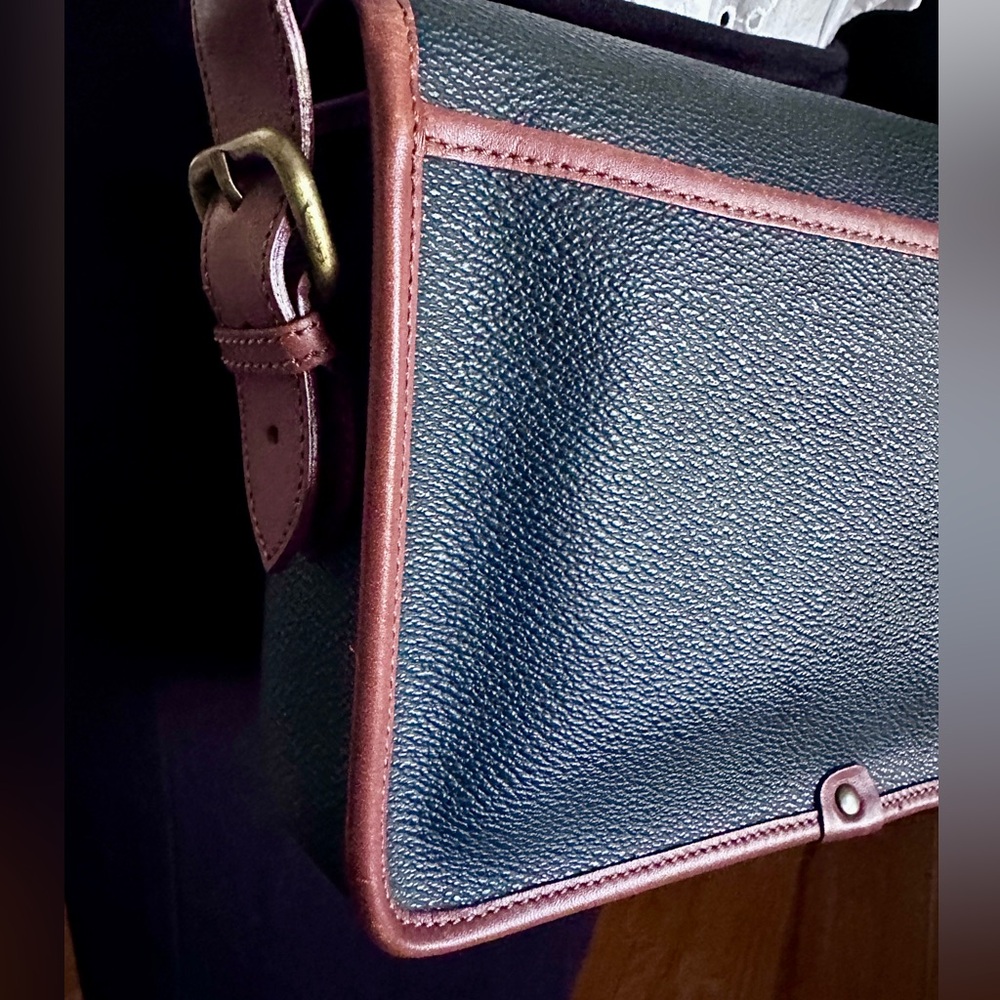 Burberrys Vintage crossbody with Bag Charm - Picture 10 of 15